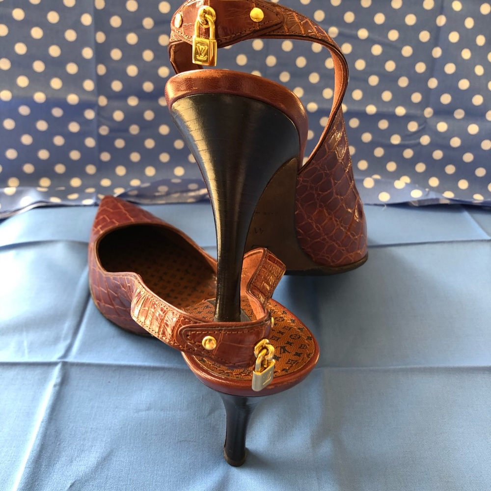 👠Stunning Louis Vuitton Alligator Shoes HostPick - Picture 6 of 8